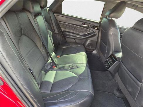 Used 2021 Toyota Avalon Limited image 21