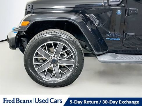 Used 2021 Jeep Wrangler Unlimited Sahara AWD/4WD image 38