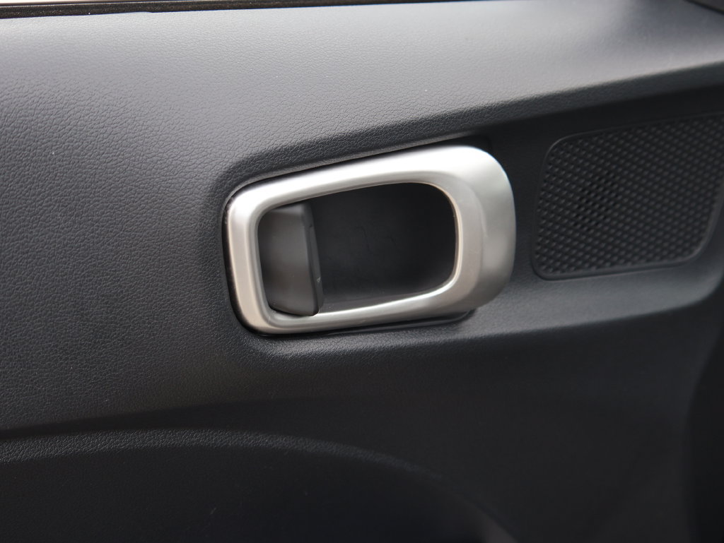 Used 2025 Hyundai Venue SEL FWD image 21