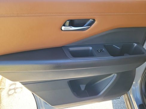 Used 2023 Nissan Pathfinder Platinum FWD image 13