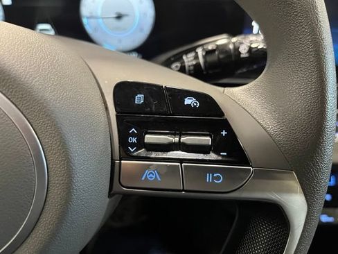 Used 2024 Hyundai Elantra SEL FWD image 23