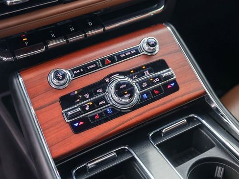 Used 2022 Lincoln Aviator Reserve w/ Equipment Group 201A image 18