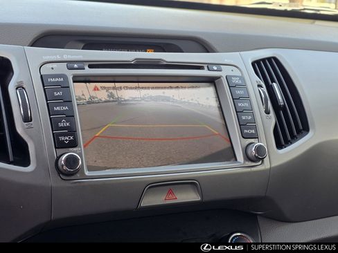 Used 2011 Kia Sportage LX w/ Navigation Pkg image 17