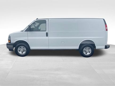 Used 2025 Chevrolet Express 2500 w/ Driver Convenience Package RWD image 2