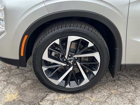 Used 2022 Mitsubishi Outlander ES image 25