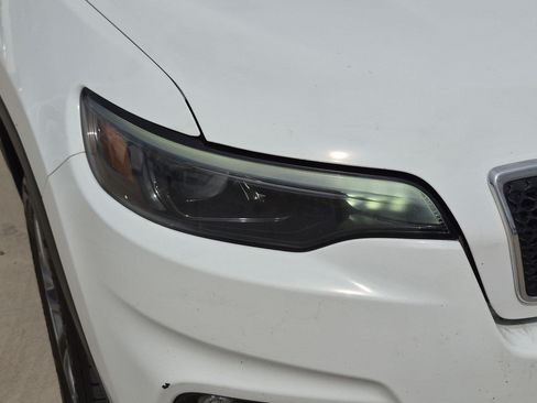 Used 2019 Jeep Cherokee Latitude Plus AWD/4WD image 10