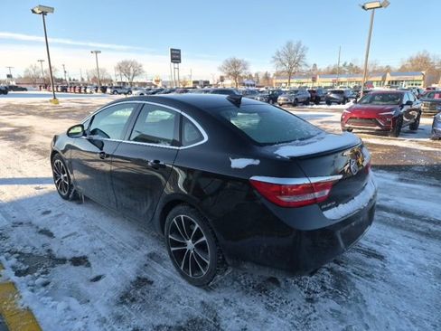 Used 2023 GMC Yukon XL SLT image 9