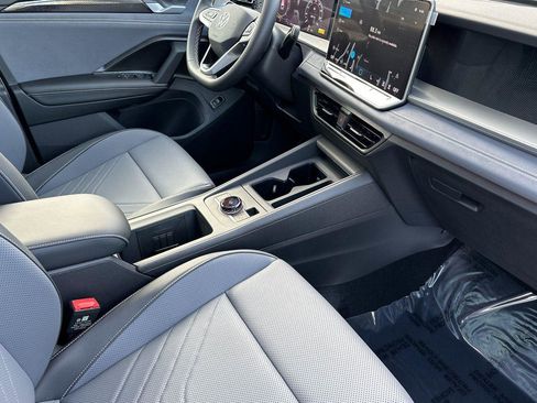 New 2026 Volkswagen Tiguan SE image 15