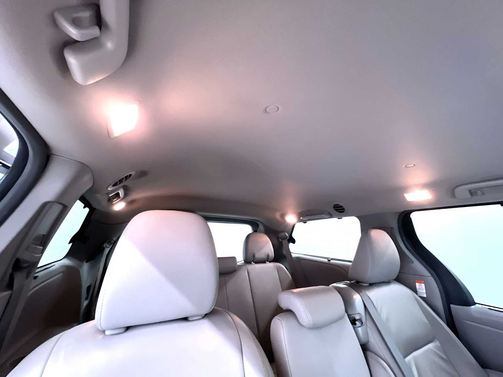 Used 2015 Toyota Sienna XLE FWD image 40