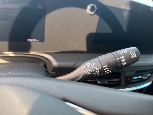 Used 2024 Buick Encore GX Sport Touring image 9