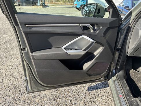 Used 2025 Audi Q3 2.0T Premium image 15