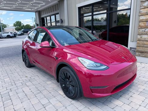 Used 2022 Tesla Model Y Long Range AWD/4WD image 9