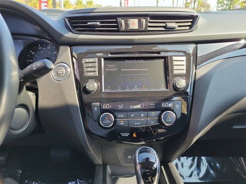 Used 2022 Nissan Rogue Sport SV image 13