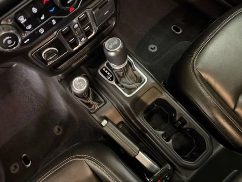 Used 2022 Jeep Wrangler Unlimited Sahara w/ Cold Weather Group AWD/4WD image 29