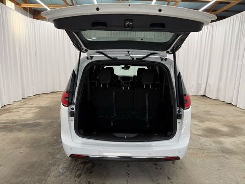 New 2026 Chrysler Pacifica Select FWD image 24