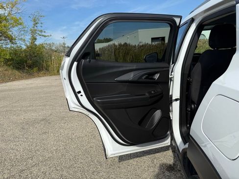 Used 2024 Chevrolet TrailBlazer LT w/ Driver Confidence Package image 31