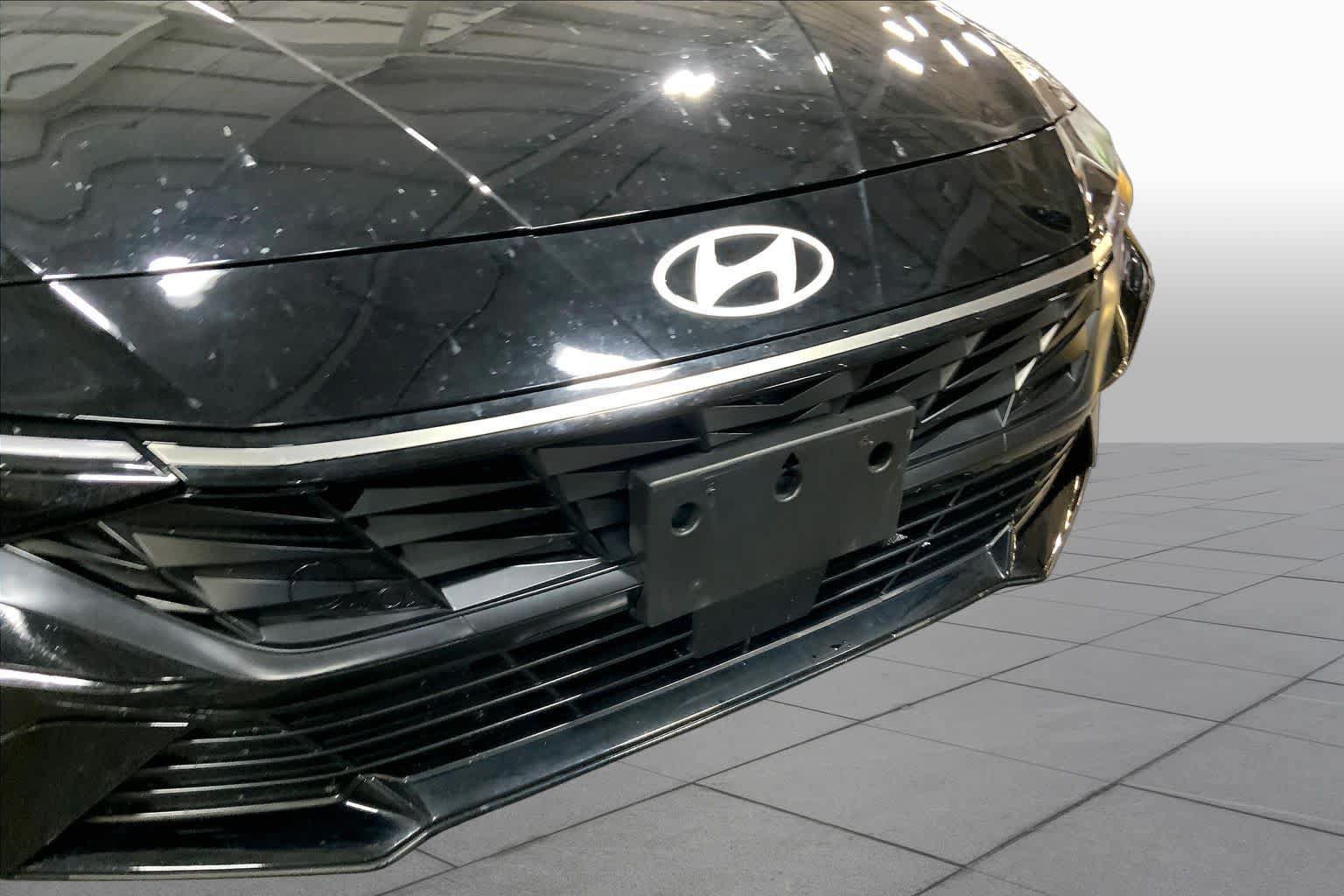 Used 2025 Hyundai Elantra Limited FWD image 30