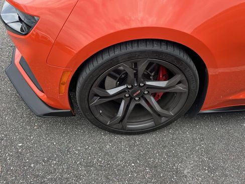 Used 2019 Chevrolet Camaro SS RWD image 9