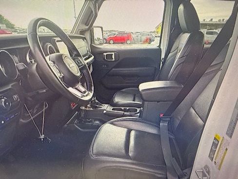 Used 2023 Jeep Wrangler Unlimited Rubicon 4xe w/ Cold Weather Group AWD/4WD image 7