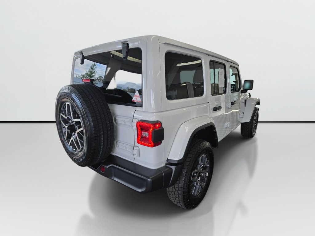 Used 2025 Jeep Wrangler Unlimited Sahara AWD/4WD image 5