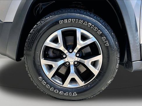 Used 2018 Jeep Cherokee Trailhawk w/ Quick Order Package 27L AWD/4WD image 35