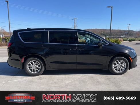 New 2026 Chrysler Voyager LX image 23