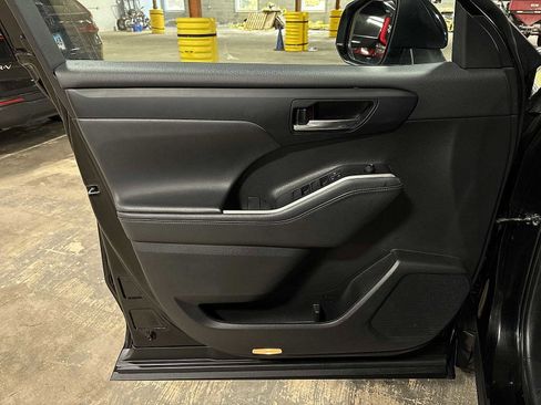 Certified 2022 Toyota Highlander XLE image 30