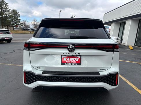 Used 2025 Volkswagen Tiguan SE R-Line image 7