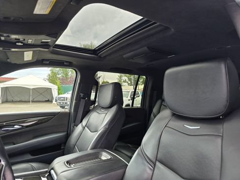 Used 2018 Cadillac Escalade ESV Platinum AWD/4WD image 22