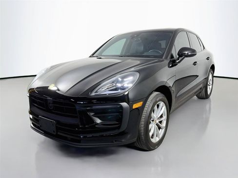 Certified 2024 Porsche Macan AWD/4WD image 1