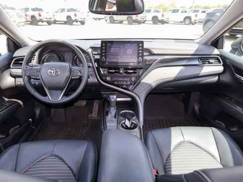 Used 2021 Toyota Camry SE w/ Cold Weather Package FWD image 12