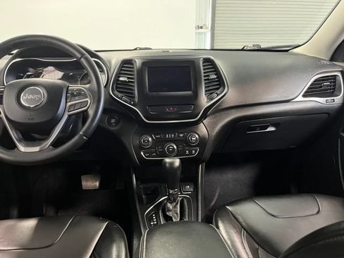 Used 2019 Jeep Cherokee Latitude Plus FWD image 20