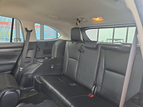 Used 2022 Toyota Highlander XLE image 91