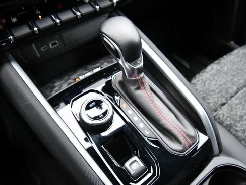 Used 2024 Chevrolet Colorado Z71 w/ Z71 Convenience Package 2 AWD/4WD image 57