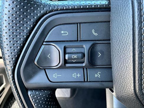 Used 2025 Toyota Tacoma SR5 AWD/4WD image 20