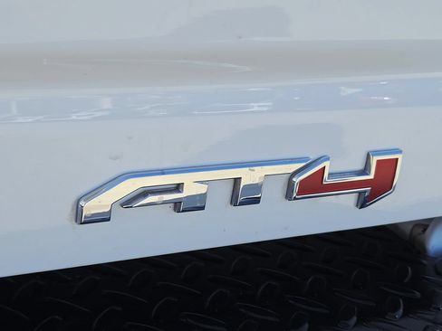 Used 2024 GMC Sierra 2500 AT4 w/ AT4 Premium Plus Package AWD/4WD image 9