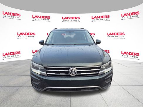 Used 2019 Volkswagen Tiguan SE w/ Panoramic Sunroof Package image 8