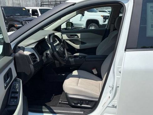 Certified 2025 Nissan Rogue SV AWD/4WD image 15