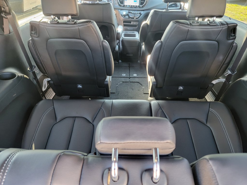 New 2026 Chrysler Pacifica Select FWD image 15