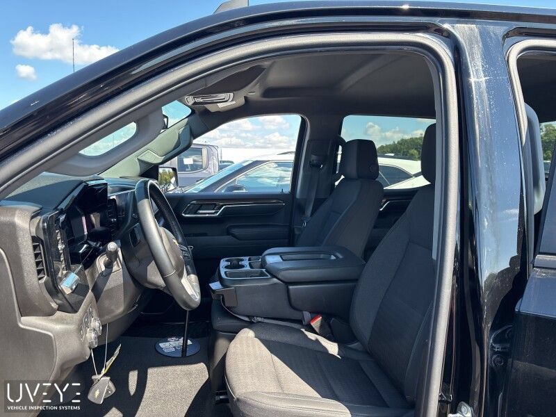 Used 2024 Chevrolet Silverado 1500 LT AWD/4WD image 7