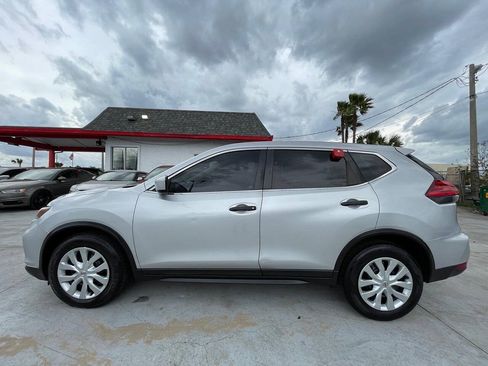 Used 2017 Nissan Rogue S FWD image 11