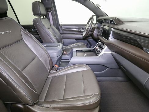 Used 2022 GMC Yukon Denali w/ Denali Premium Package AWD/4WD image 19