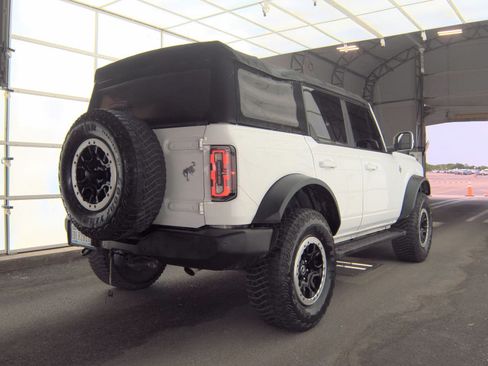 Used 2021 Ford Bronco Outer Banks w/ Sasquatch Package AWD/4WD image 3