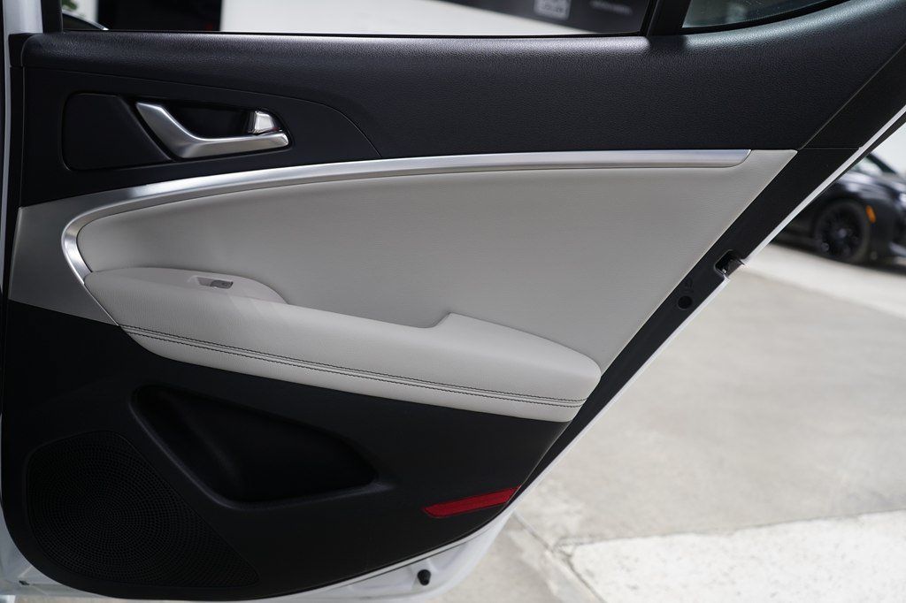 Used 2020 Genesis G70 2.0T RWD image 23