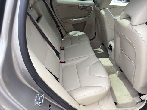 Used 2015 Volvo XC60 T5 Premier w/ Proximity Package FWD image 18