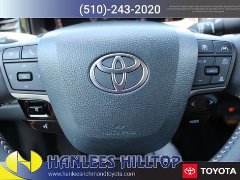 Used 2025 Toyota Camry SE FWD image 26
