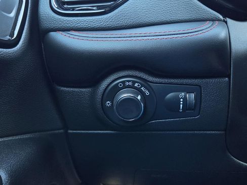 Used 2023 Dodge Durango GT image 25