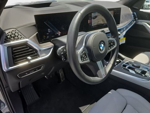 Used 2026 BMW X7 xDrive40i w/ M Sport Package AWD/4WD image 24