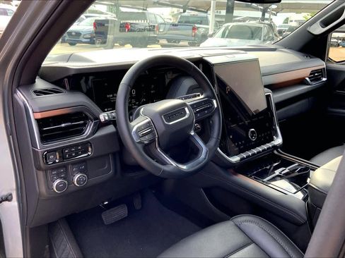 Used 2025 GMC Yukon XL Denali AWD/4WD image 17