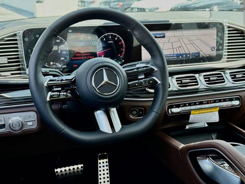 New 2026 Mercedes-Benz GLS 450 4MATIC image 28